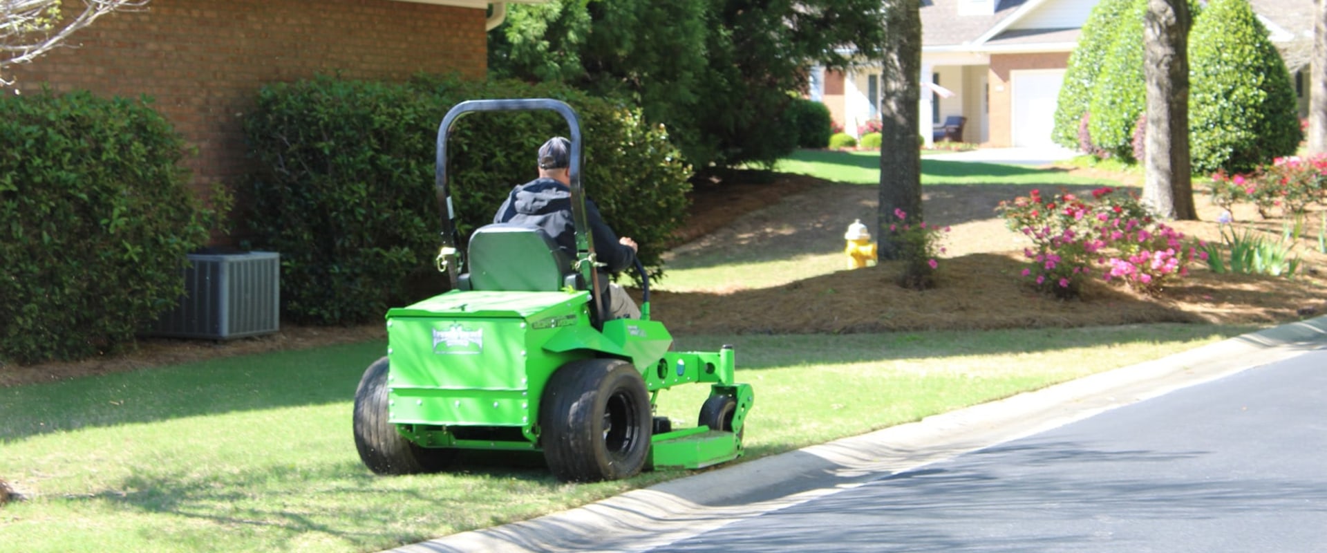 how-much-do-landscapers-make-realgreen-by-workwave